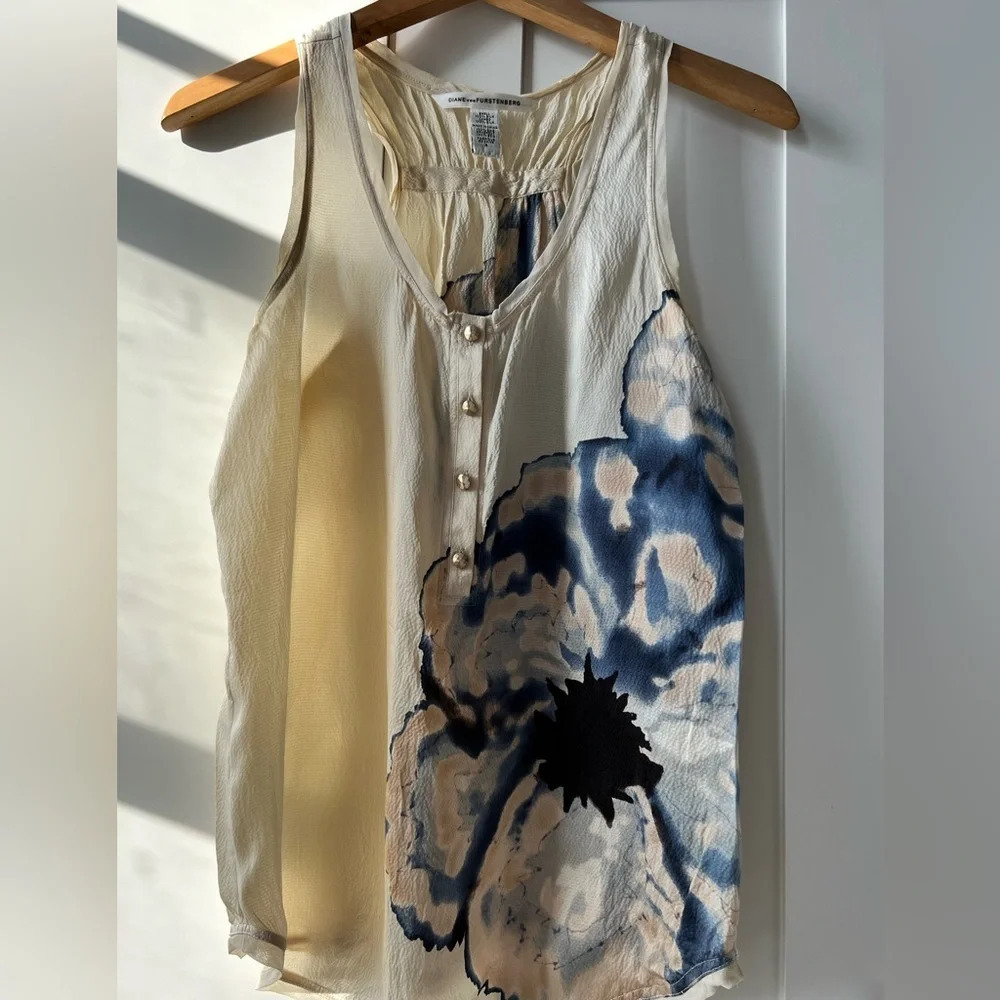 DIANE von FURSTENBERG sleeveless top size 4/Small